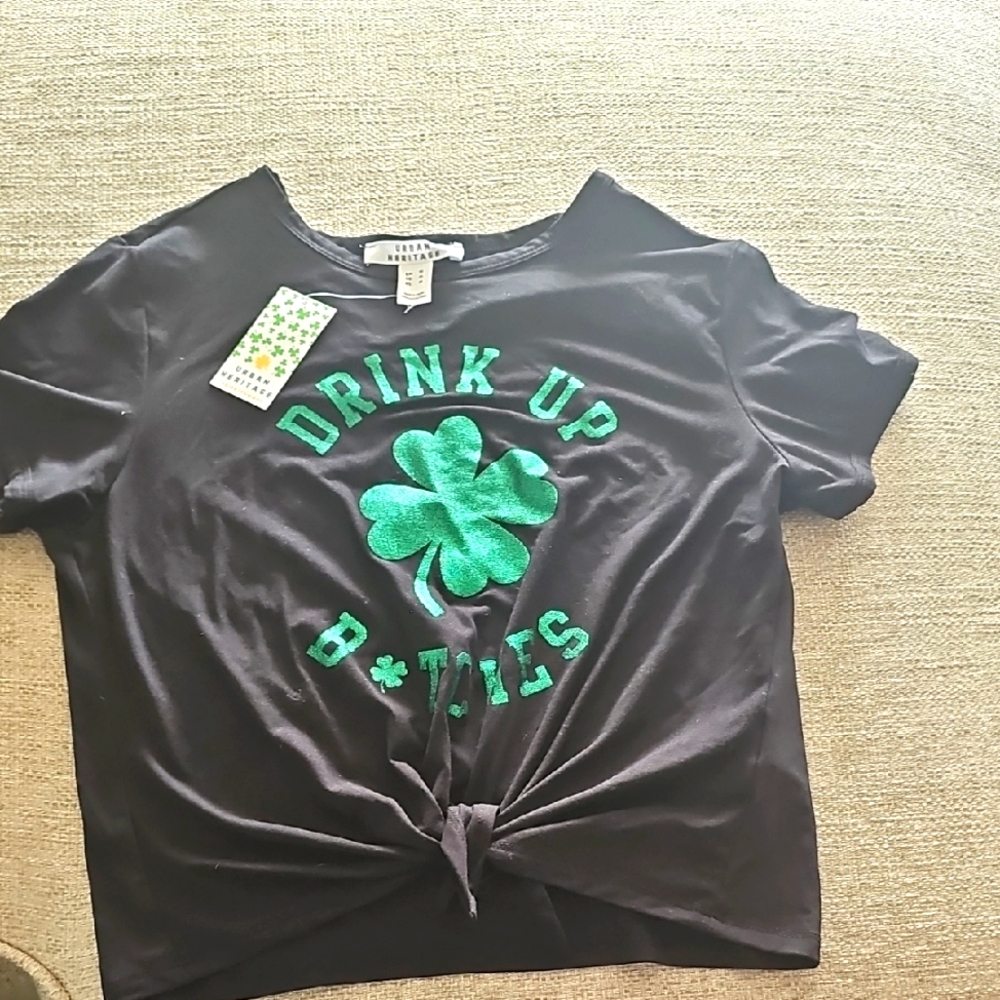 Urban Heritage Black T-Shirt with Green Shamrock MED ST PATRICKS DAY SPECIAL
